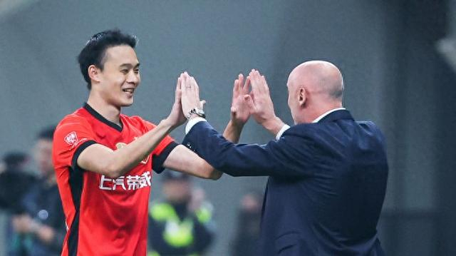 进攻万花筒、防守万人捅?上海海港4比2云南玉昆,又一场典型的穆式胜利!