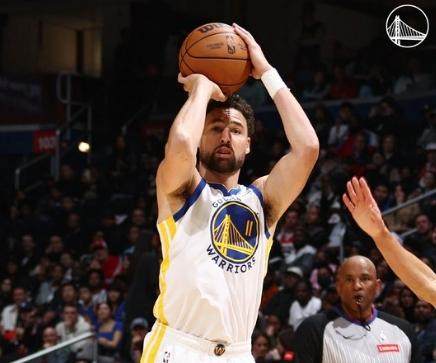 1709094694002001982.png 一人稳 一人狠 勇士7000万替补双枪露出獠牙