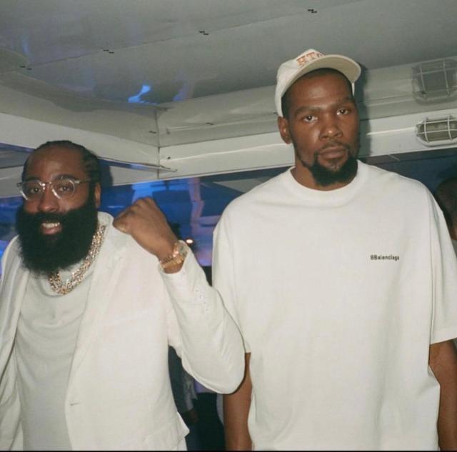 开云官网-敏感善变难以捉摸 多位高管认为KD仍可能离开篮网