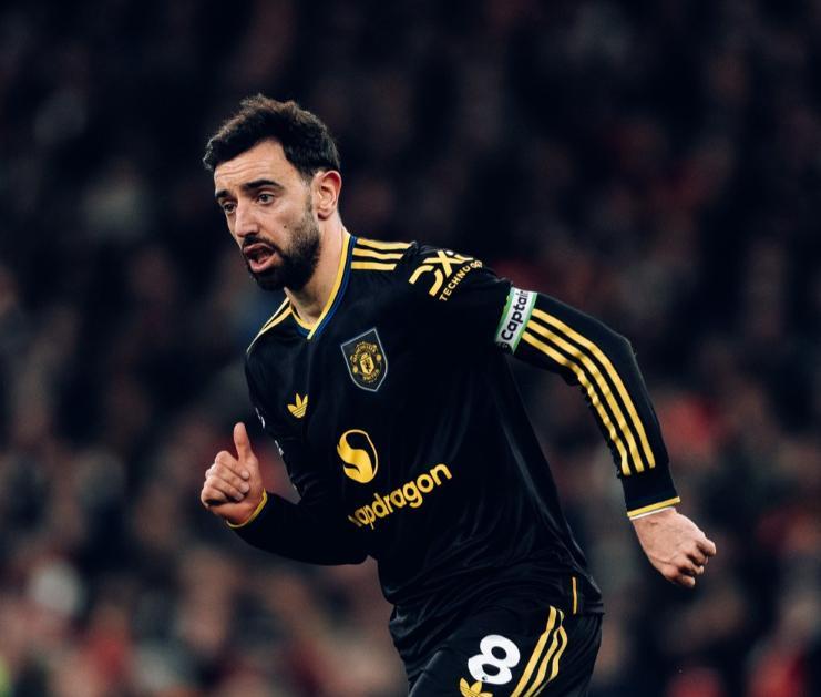 开云官网-周薪40万镑！英媒曝曼联队长开天价续约条件，沙特买断需5700万镑