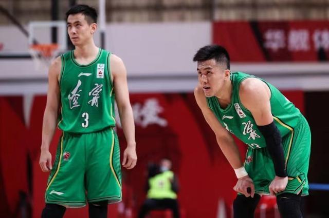 【体坛篮球秀】CBA评奖结果你服气吗？